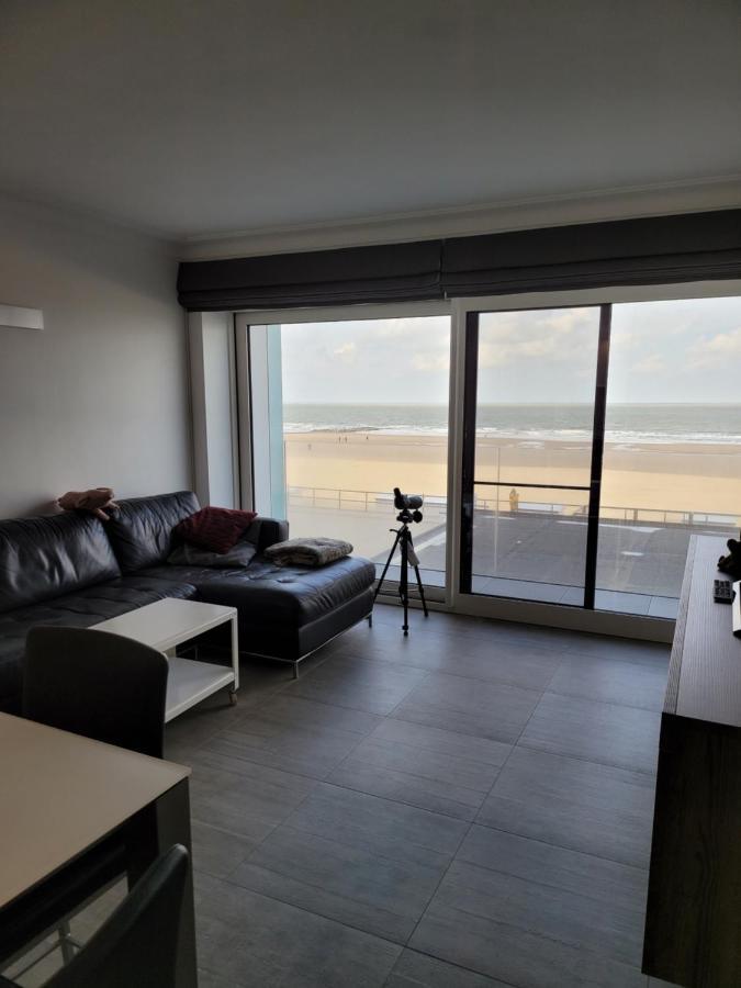 Studio 105 Op Zeedijk Met Frontaal Zeezicht 1Ste Verdiep Middelkerke Exterior foto